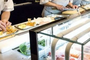 外国人「看板に日本人経営ですって書いてるとこもある」海外の寿司屋の真実をうつした画像がこれだ！