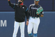 新庄＆稲葉＆森本の最強外野トリオが紅白戦中に外野守備マンツーマン指導