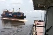 【動画】海上のアッラーフ・アクバル。貨物船同士が衝突してしまう事故の瞬間。