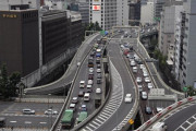 【悲報】高速道路、混んでたら値上げへ　繁忙期は休日割引の適用やめる