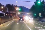 【動画】急病！？長野県で対向車線と正面衝突する車が目撃される。