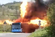 【動画】EVバスが爆発！これもう火炎放射器じゃん...........