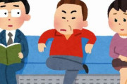 【画像】「電車でイキった座り方して足に靴底当ててくる男がいる…せや！」　→　ある男性がとんでもない仕返しをしてしまい33万いいねｗｗｗｗｗ