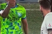 Jリーグ湘南のルキアン、浦和戦で中指を立てる侮辱的行為…クラブは謝罪と同選手への「1試合の出場自粛及び制裁金」の処分を発表