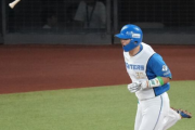 日本ハム・郡司裕也、「確信」のバットフリップに新庄監督も「むちゃくちゃ格好良かった」