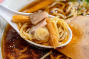 ラーメンやうどんでレンゲに麺乗せる人ってなんなの？