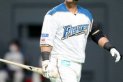 日ハム 中田翔が途中交代！好機凡退にベンチでバットたたき折る！！