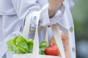 「私のエコバッグ雑菌だらけ…？」農水省も注意喚起のまさか！原因不明の食中毒に