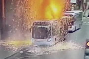 韓国人「フランスで起きた電気バス火災の映像がこちら」