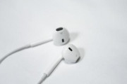 【悲報】有線イヤホンとかいう前時代の欠陥品ｗｗｗｗｗｗｗｗｗｗｗｗｗｗｗｗ
