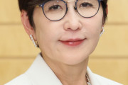 硬直したマスゴミは無視でいい　〜　【産経新聞】 靖国で「公人か私人か」繰り返す報道陣、稲田氏「意味のある質問ではない」神谷氏「不毛」