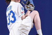 須田亜香里、華麗な脚上げフォームからノーバウンド投球🥎始球式関連のニュース等🥎まとめ