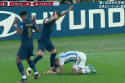 【W杯】「土下座してたのにw」「反則やんw」デ・パウル、相手DFを“置き去りの秘策”に視聴者爆笑