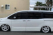 軽とかミニバンですごく車高下げてるのダサくないか？　純正のいじらんほうがカッコいいだろ？