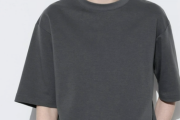 ユニクロのこのTシャツで夏のシーズン乗り切る奴ｗｗｗｗｗｗ