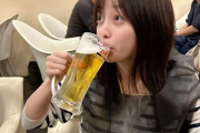 【画像】橋本環奈ちゃん、ビールと料理に舌鼓