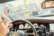 高岡早紀の愛車は3000万円超！しれっとドライブ、輝く「RR」英国の超高級車