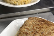 【画像】町中華の美人店長が作るチャーハンハンバーグが美味しそう