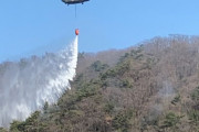 陸上自衛隊CH-47ヘリが消火活動に出動も鎮圧に至らず、足利市で発生の山林火災！
