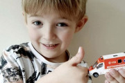 おもちゃの救急車が母親の命を救う　5歳児の機転に驚きの声