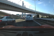 岸田総理御一行、首都高を封鎖しトロトロ走ってる車を「もっとスピード出して走れ」と煽るwwwwww