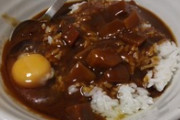 ワイ、彼女の前でカレーに生卵を入れて食った結果ｗｗｗｗｗ