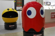 “ブリンキー”と“パックマン”が自走するガシャポン自販機に登場！バンダイが開発した驚きの装置とは