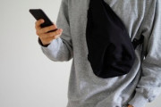 ボディバッグ使うのはダサいみたいな風潮なんなん？