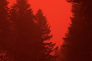 【アメリカ】オレゴン州、山火事で空が真っ赤