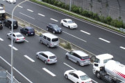 ４連休の高速道路、交通量が昨年上回る