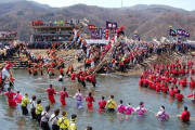 長野の奇祭の御柱祭知ってる？