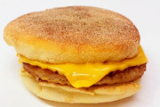 【悲報】44歳俺がソーセージマフィンコンビ頼んでるのにJKがエッグマックマフィンコンビ頼んでる
