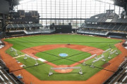 日本ハムが新球場を公開　９５％完成　寒冷地、屋根付きなのに天然芝