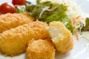 カニクリームコロッケ←こいつになにかけて食う？