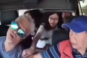 【動画】タクシーの運転手が運転中に意識を失ってしまうアクシデント。