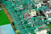【画像】台風でゴルフ練習場のネットが倒れて住宅街が半壊