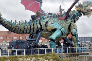 圧巻！機械仕掛けの巨大ドラゴンがフランスの町に出現。ラ・マシンの最新作がお披露目