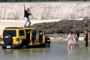 高級外車Jeepで海に乗り入れポーズ…「写真映え」狙う迷惑客　宮古島のレンタカー店悲鳴  [ばーど★]