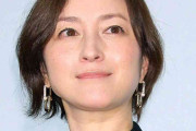＜広末涼子＞黒ジャケットにネクタイの“ハンサム”な姿に　「クールでかっこいい」「どきっとした」の声