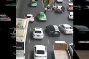 【動画】習近平国家主席の視察に合わせてテスラ車の乗り入れが禁止された眉山市。