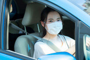 ひとりで車運転しながらマスクしてるやつガチで草