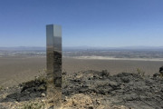 米ラスベガス郊外で発見の「モノリス」撤去　設置の経緯は謎のまま
