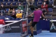 誤審でハチャノフ大暴れ！！！審判台をラケットで殴る！