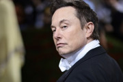 【悲報】イーロン・マスクさん、焦り散らかす「ツイッターの閲覧制限解除したから戻ってきて?」