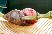海外「クールだね！でもぶっちゃけ高すぎるだろ！」モンハンの『こんがり肉』枕がカプコンから発売されるらしい（海外の反応）