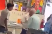 【動画】アメリカの高校で虐められていた生徒が4階から落下して死亡。