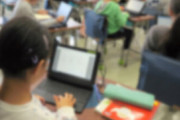 小６女児自殺、授業中に1人1台タブレットのチャット機能で「うざい」「死んで」といじめられていた