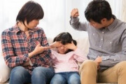 私が子を叱ると旦那も一緒になって叱る。片方が叱ってたらもう片方はフォローに回ってあげてと言ってるのに全然治らない