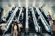エスカレーターの「片側立ち」がやめられない日本人＝中国メディア★２