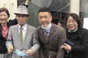 【ブーメラン】れいわ信者「傘を女性に持たせる参政党。傘を自分で持つ山本太郎」→山本太郎も女性に傘を持たせていましたｗｗｗｗｗ